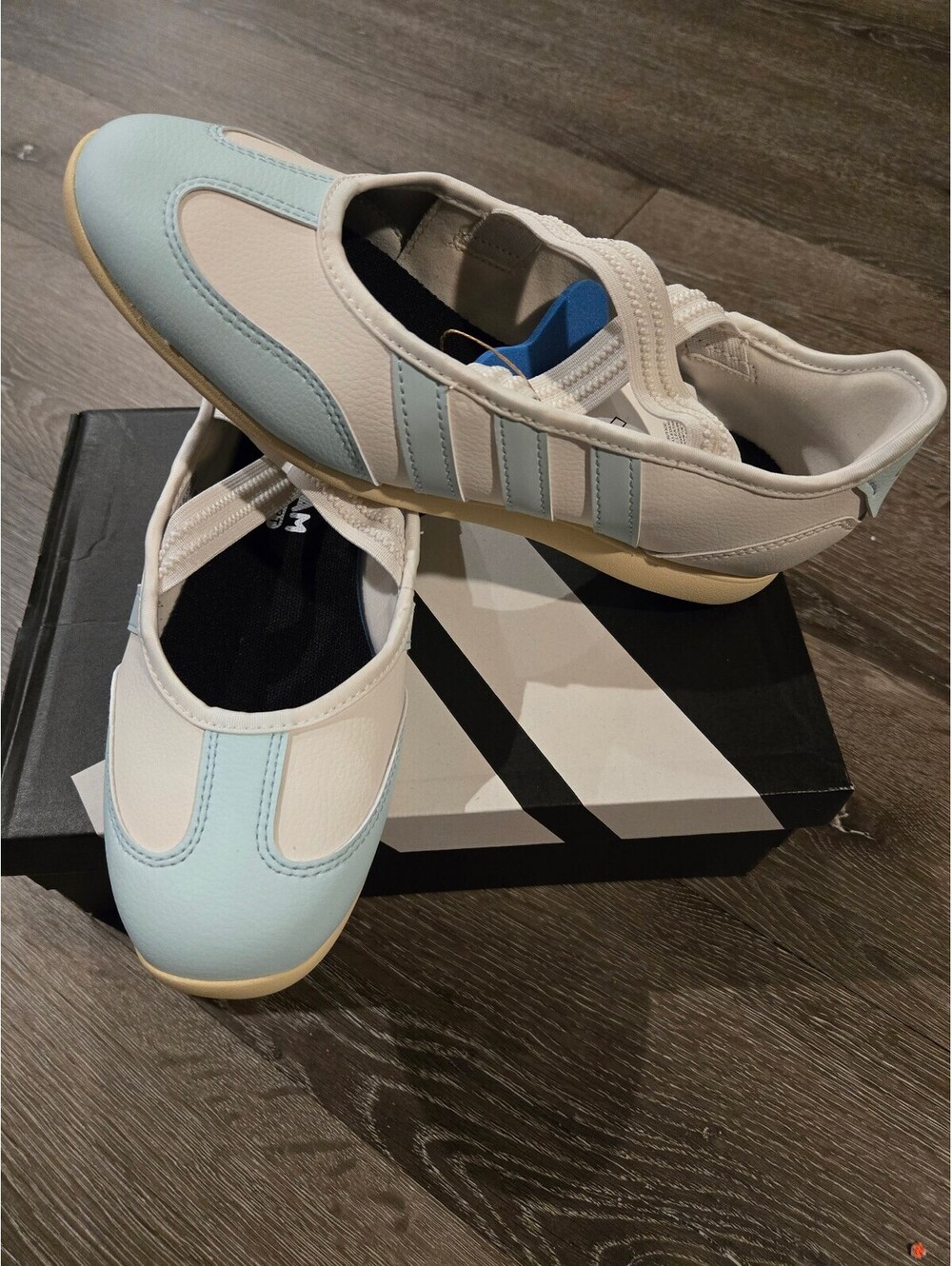 adidas Barreda Mary Jane J JP6739 White Blue Gum Shoes Size 7 New Box